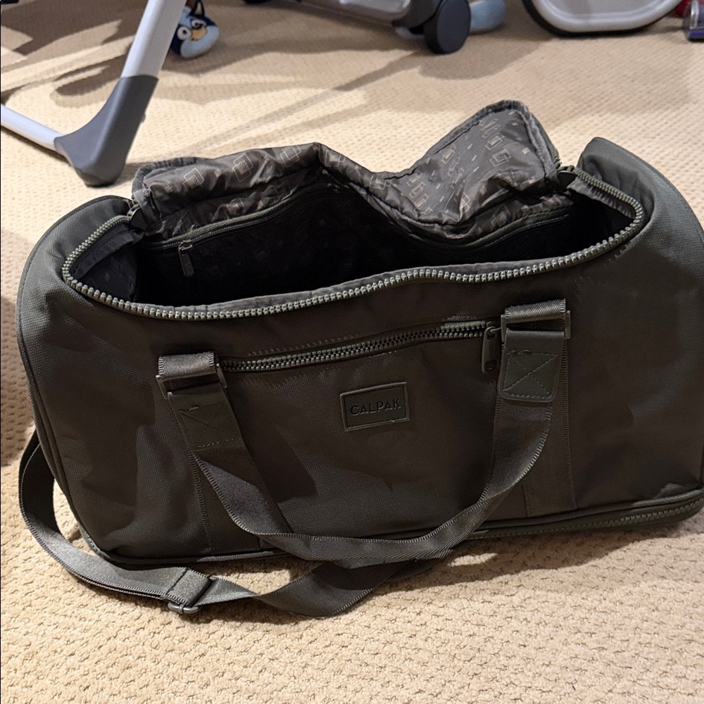 Calpak Duffel Bag - Olive green